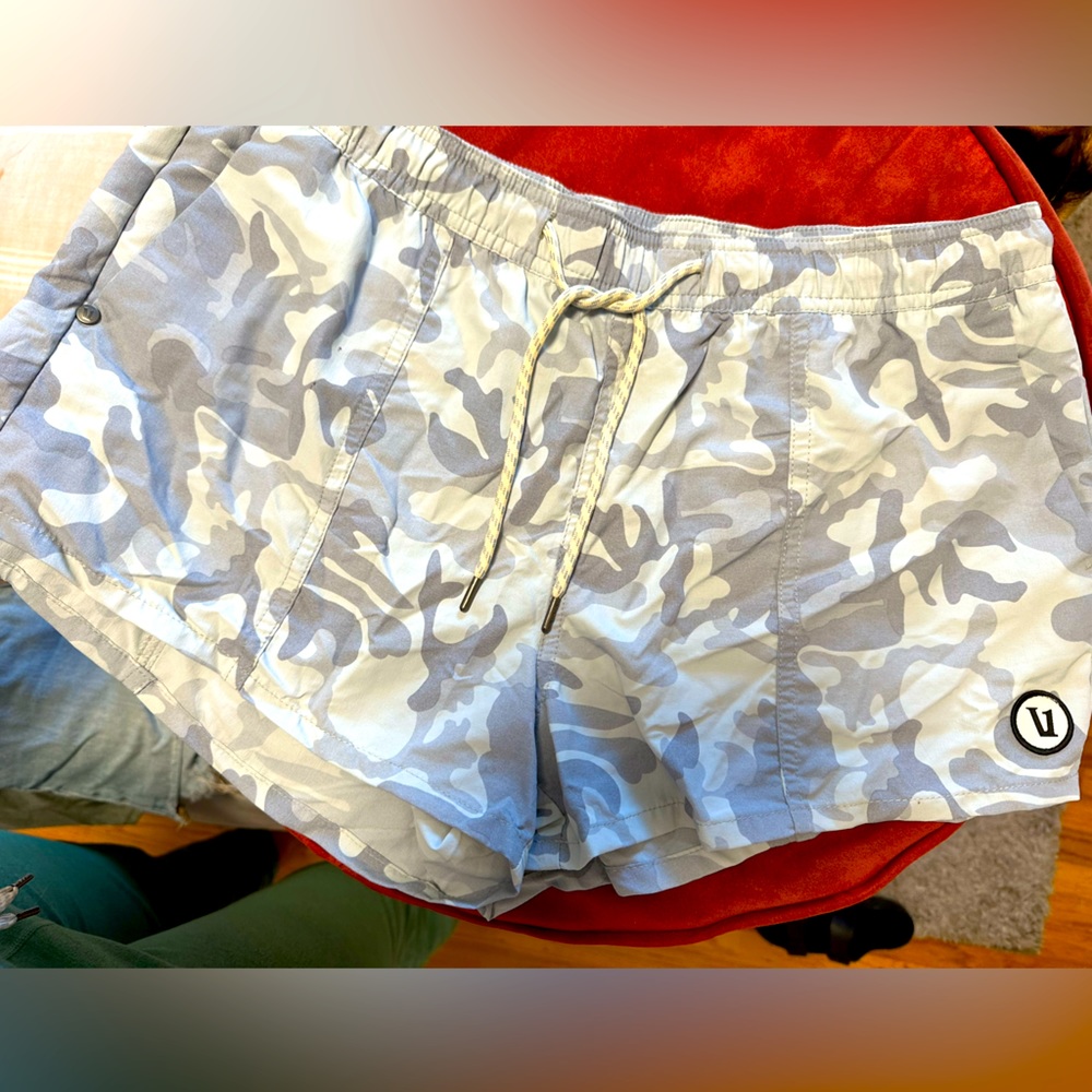 Vuori white camo shorts size M